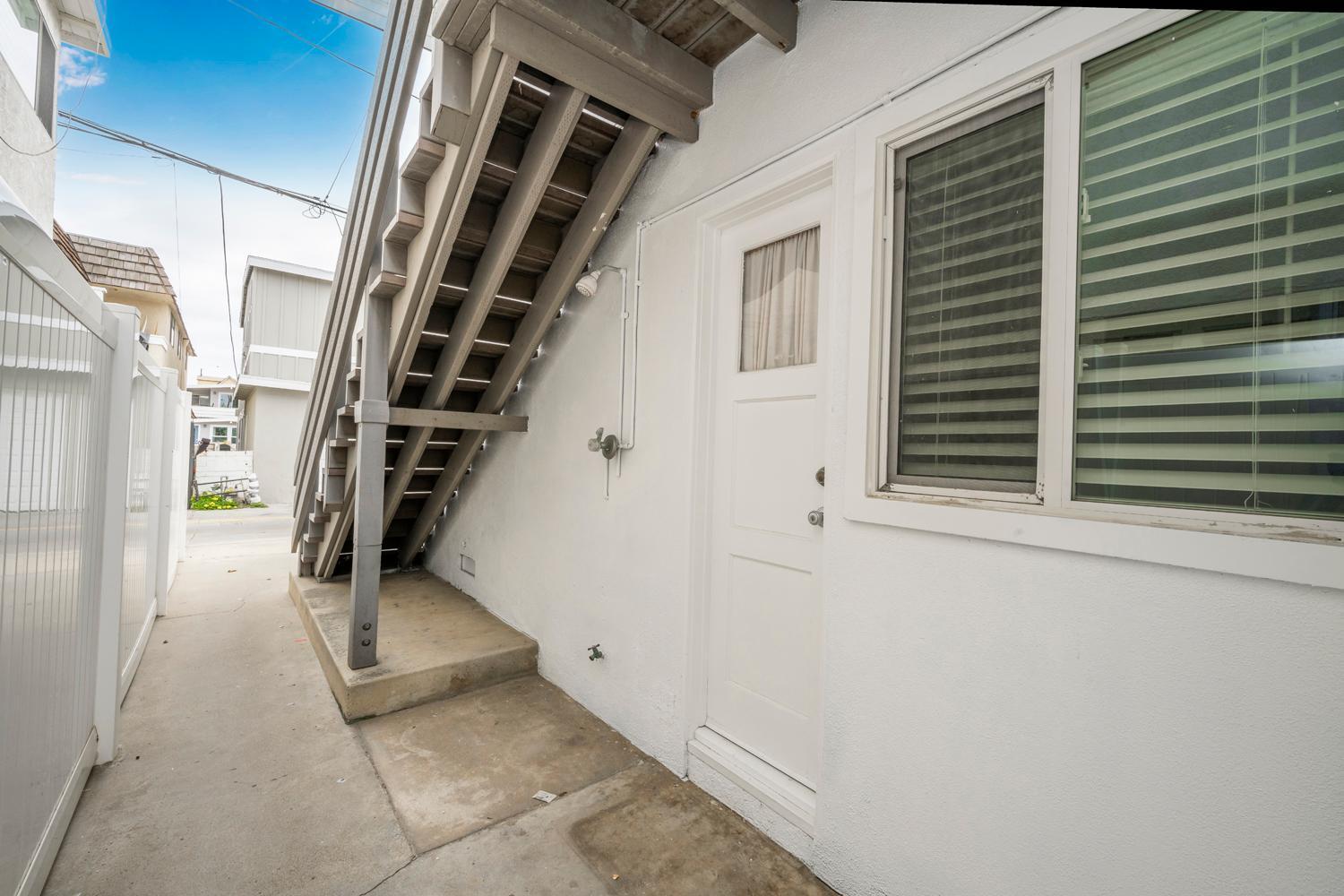 2 Bedroom Upstairs With Balcony Steps From The Sand Newport Beach Exterior photo